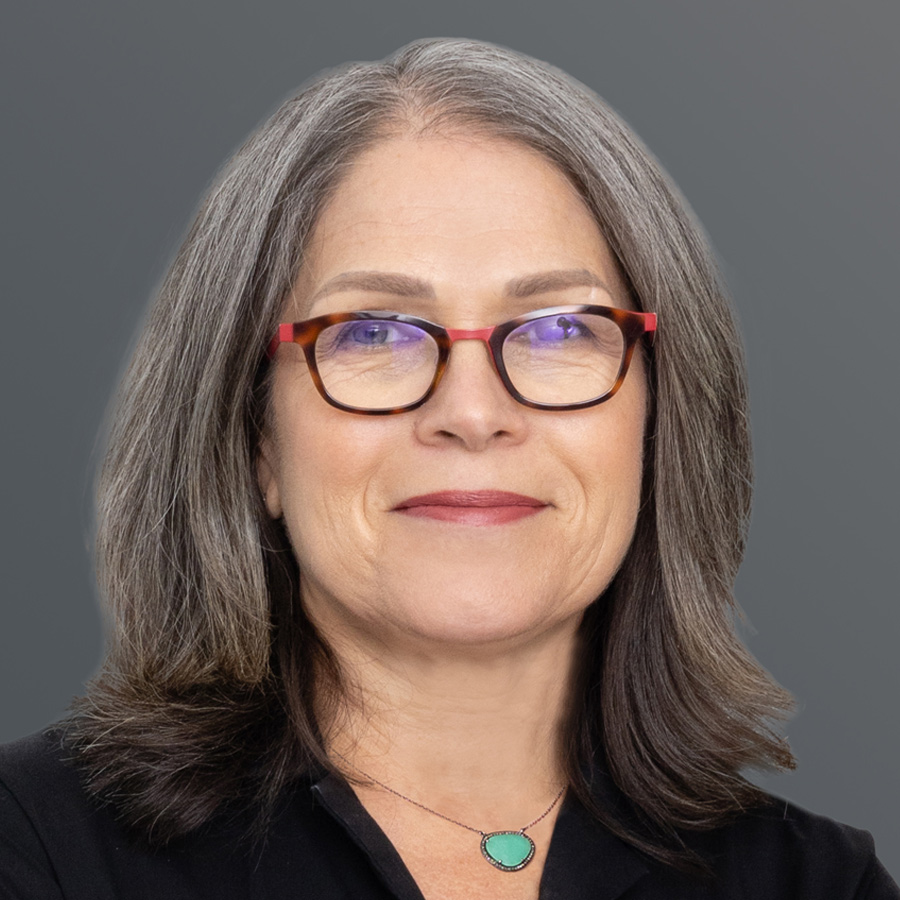 Laura Steinbach headshot